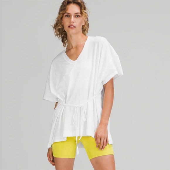 Lululemon 🍋 side v neck tee. - Picture 2 of 6